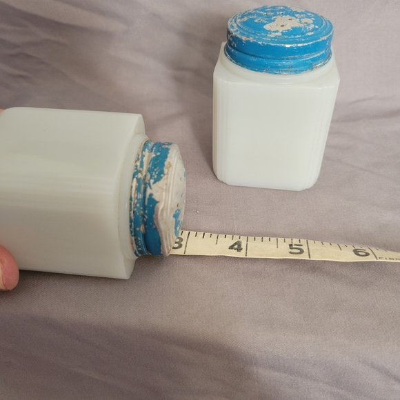 VTG Tipp City Milk Glass Salt & Pepper Shakers - Picture 8 of 10